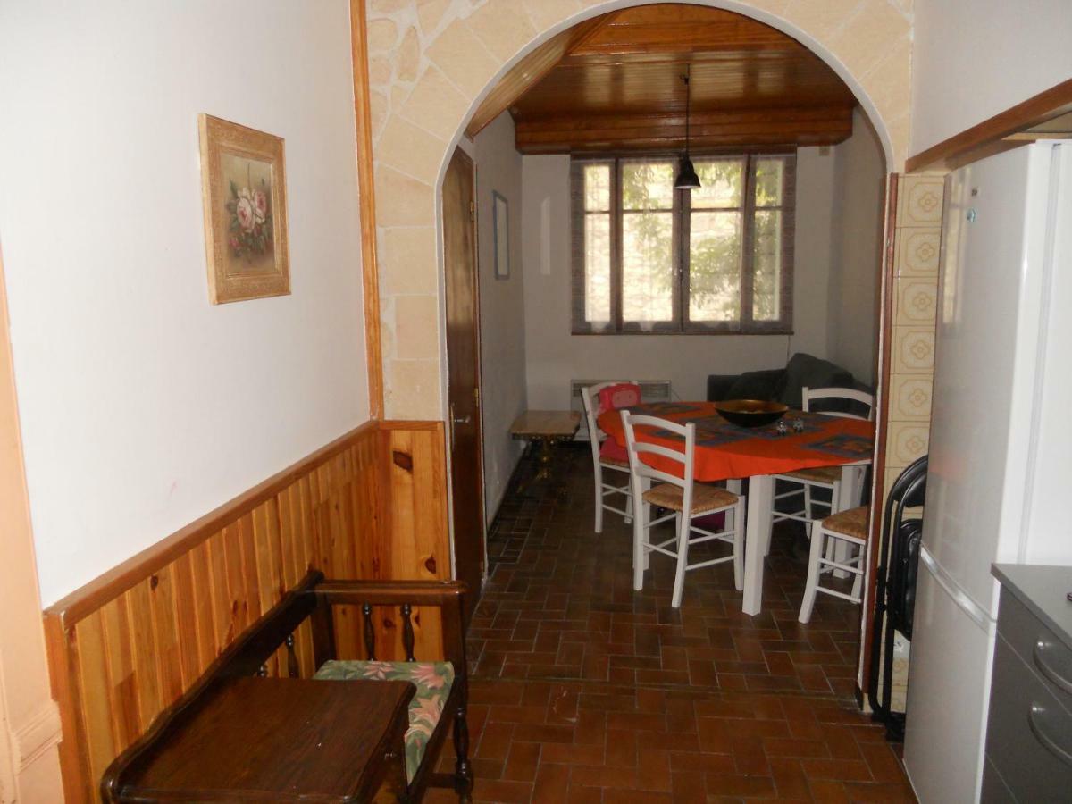 Entre L'Eglise Et La Place Villa Quillan Dış mekan fotoğraf